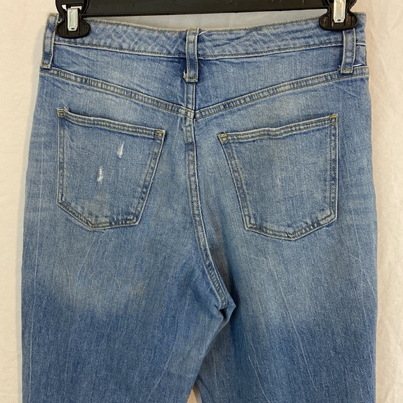Universal Thread Women’s High Rise Straight Distressed Jean Size 6/28R - Picture 5 of 8